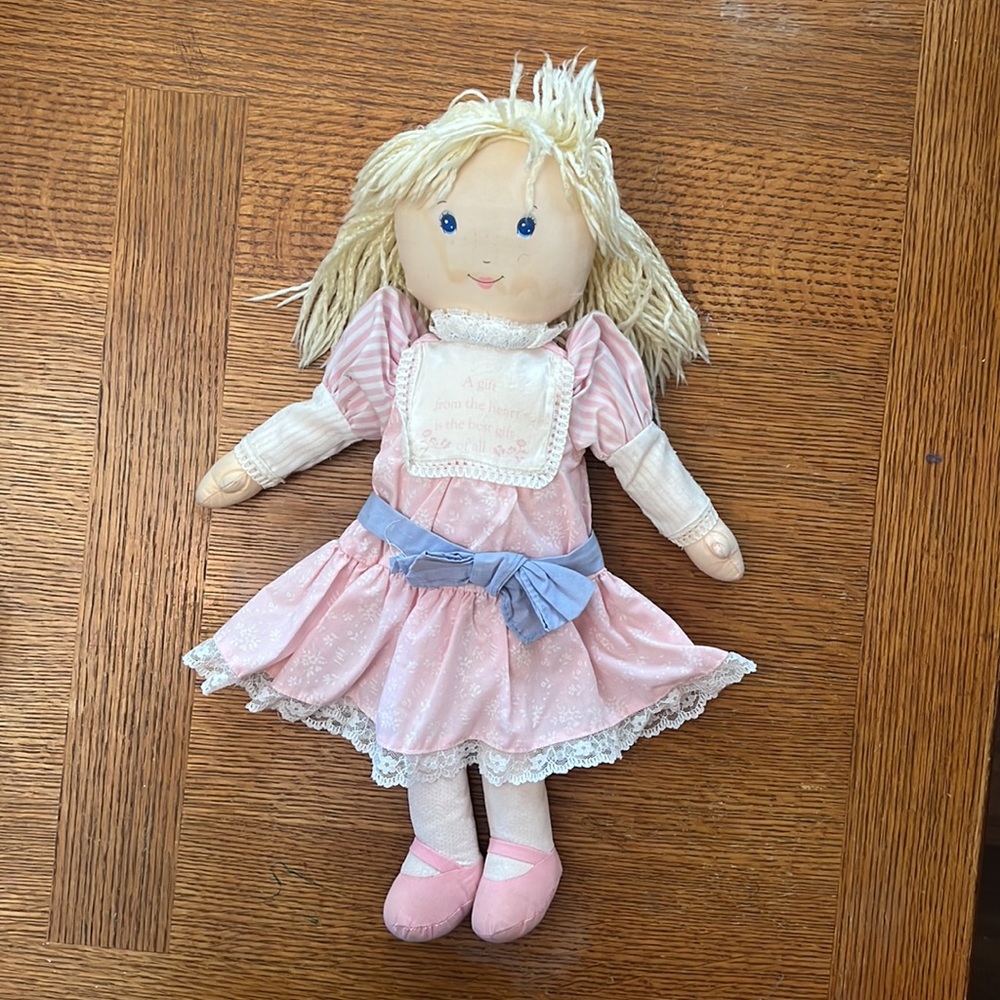 1ST Edition 1990 Holly Hobbie
